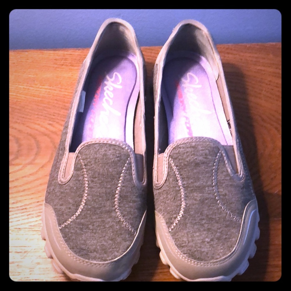 NWB NWT Skechers slip on sneakers